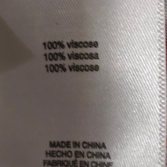 Jessica Simpson Black and Pink Roses Floral Pin Tucked Detail Shirt Plus Size 2X - Picture 6 of 7